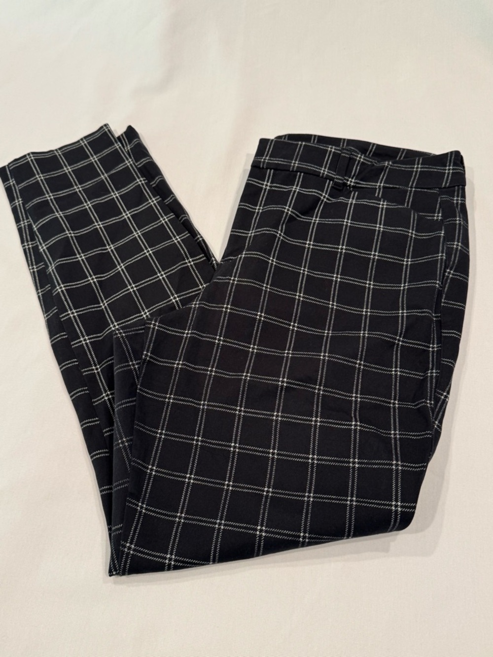 Women’s old navy Black With White grid High Rise Pixie Neverfade Pants Size 14